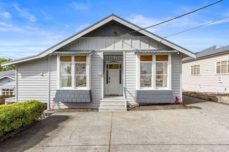 Photo of property in 88 Onewa Road, Northcote Point, Auckland, 0627