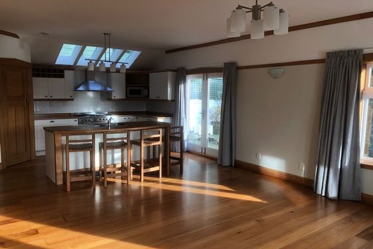 Photo of property in 18 Raroa Road, Kelburn, Wellington, 6012