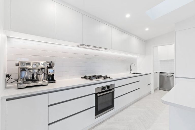 Photo of property in 12 Capitol Road, Matakatia, Whangaparaoa, 0930