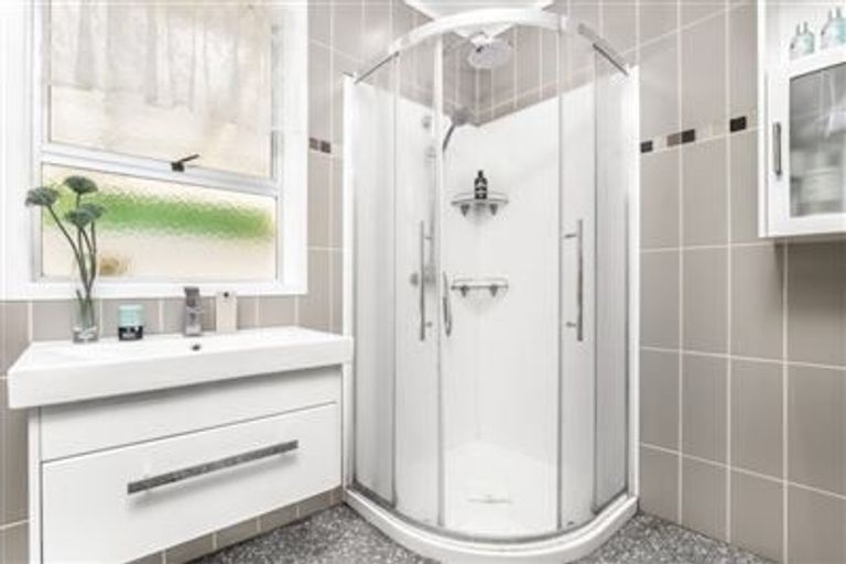 Photo of property in 1/7 Malters Place, Browns Bay, Auckland, 0630