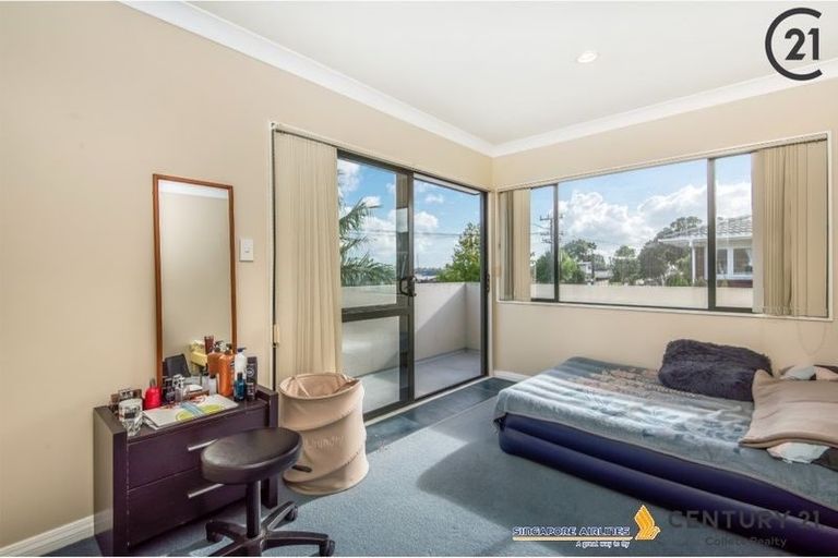 Photo of property in 2/49 College Road, Northcote, Auckland, 0627