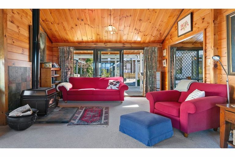 Photo of property in 25 Shera Street, Acacia Bay, Taupo, 3330