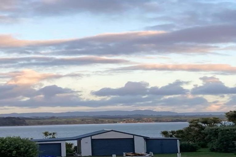 Photo of property in 166 Torkar Road, Clarks Beach, 2122