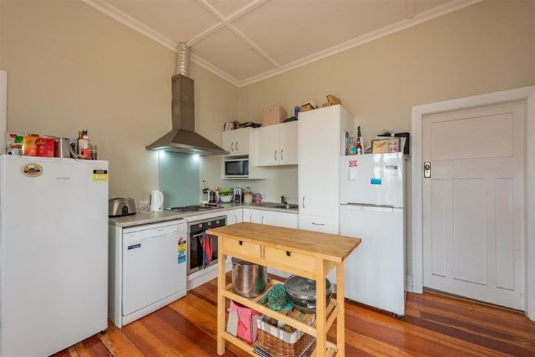 Photo of property in 80 Kelburn Parade, Kelburn, Wellington, 6012