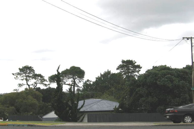 Photo of property in 1/284 Sunset Road, Windsor Park, Auckland, 0632