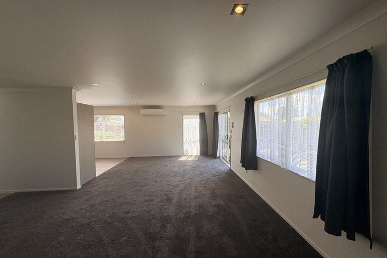 Photo of property in 61 Lipscombe Crescent, Havelock North, 4130