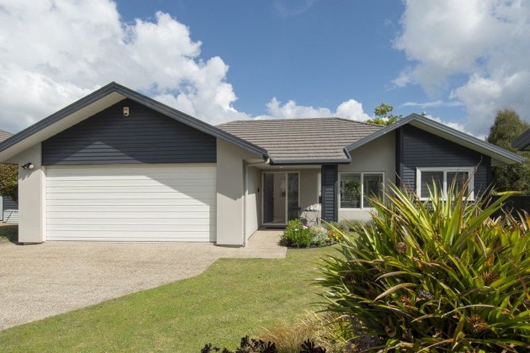 Photo of property in 19 Bridgewater Way, Pyes Pa, Tauranga, 3112