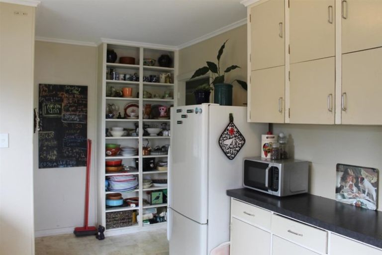 Photo of property in 16 Whaka Street, Maungaturoto, 0520