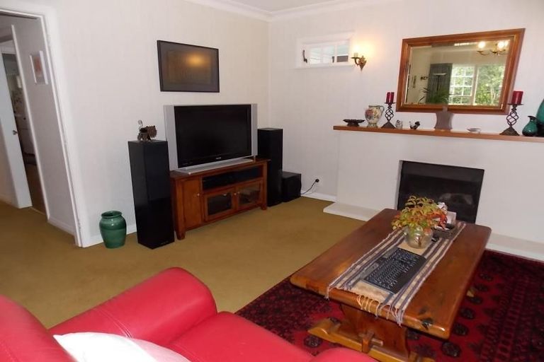 Photo of property in 2 Freemans Way, Pinehaven, Upper Hutt, 5019