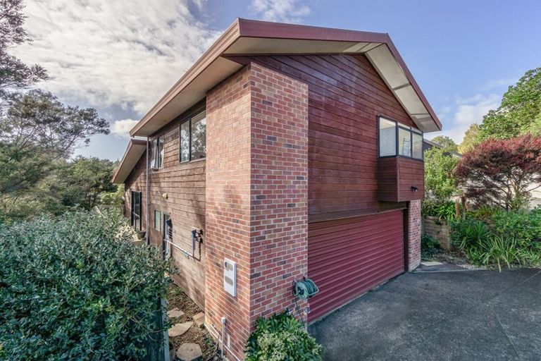 Photo of property in 2/41 Radiata Lane, Chatswood, Auckland, 0626