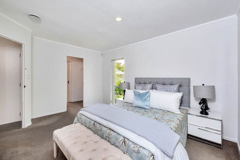Photo of property in 38 Harbour Lights Close, West Harbour, Auckland, 0618