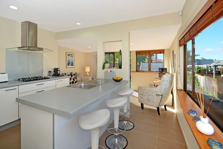 Photo of property in 1/90 Target Road, Totara Vale, Auckland, 0629