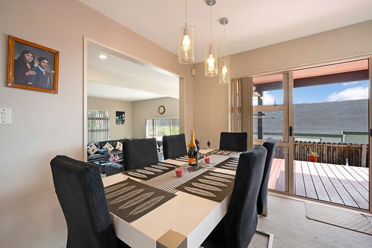 Photo of property in 10 San Fernando Way, Henderson, Auckland, 0612