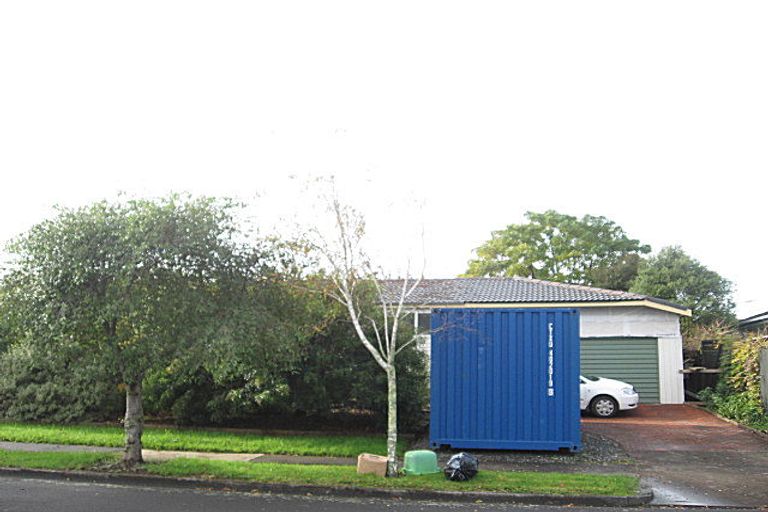 Photo of property in 2 Glennandrew Drive, Half Moon Bay, Auckland, 2012