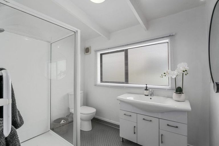 Photo of property in 15a Williams Street, Sunshine Bay, Queenstown, 9300