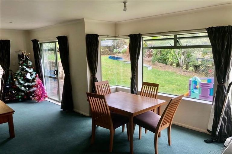 Photo of property in 86 Roberta Crescent, Orewa, 0931