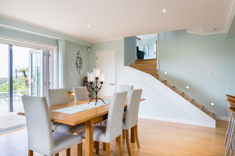 Photo of property in 24 Deirdre Place, Titirangi, Auckland, 0604