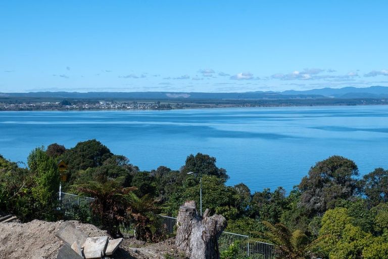 Photo of property in 828 Wily Terrace, Acacia Bay, Taupo, 3330