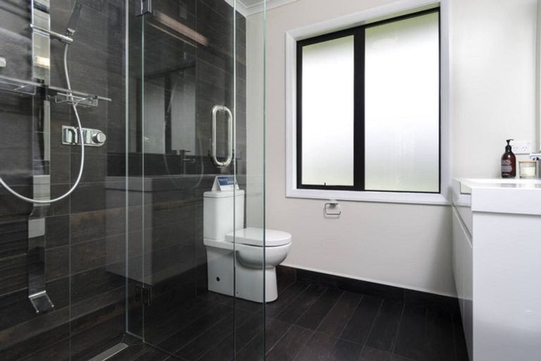 Photo of property in 17 Maturiki Drive, One Tree Point, 0118