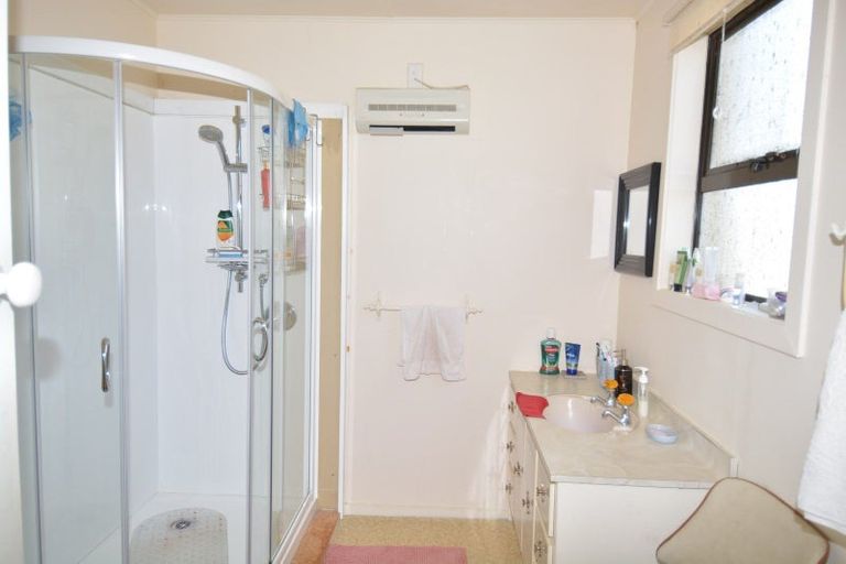 Photo of property in 252 Marine Parade, Bluff, 9814