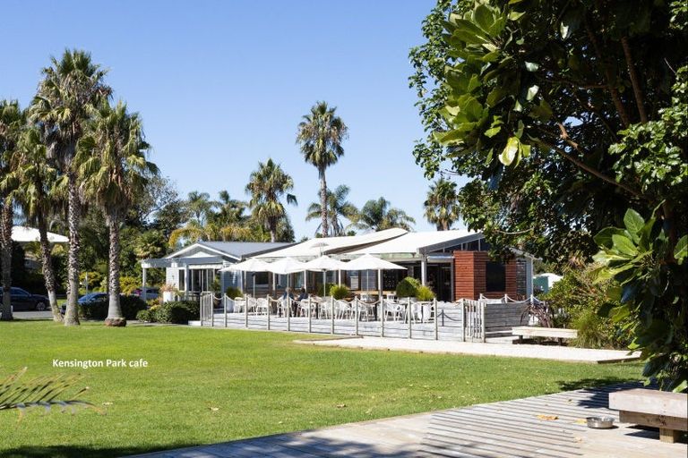 Photo of property in 21 Parkside Drive, Orewa, 0931