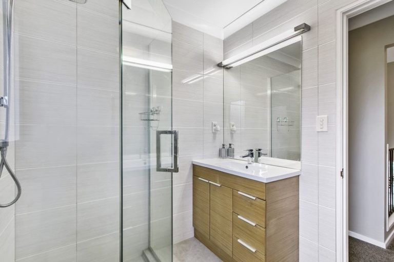 Photo of property in 62 Lagoon Way, West Harbour, Auckland, 0618