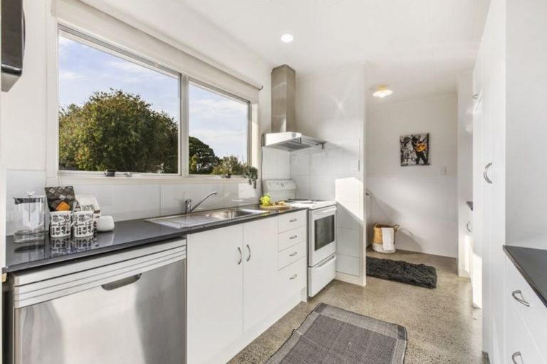 Photo of property in 21 Calthorp Close, Favona, Auckland, 2024