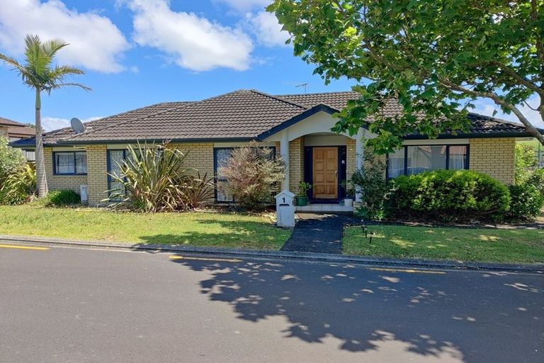 Photo of property in 1 Gortin Close, East Tamaki, Auckland, 2013