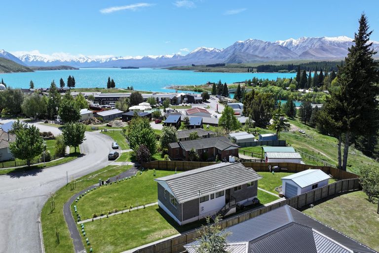 Photo of property in 32 Aorangi Crescent, Lake Tekapo, 7999