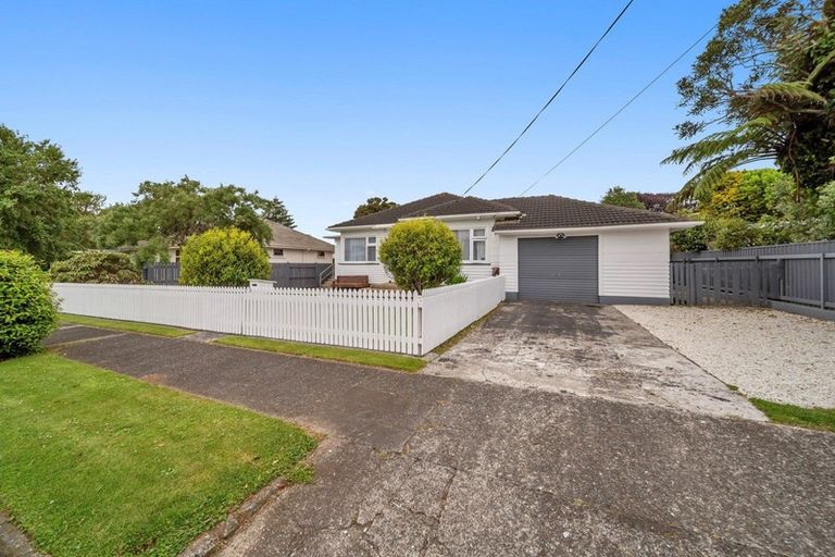Photo of property in 4 Goodson Place, Hawera, 4610