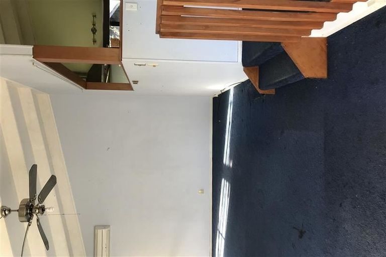 Photo of property in 8 Fitzherbert Avenue, West Harbour, Auckland, 0618