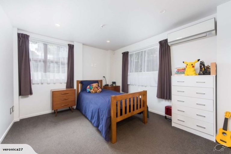 Photo of property in 14 Woodhouse Place, West Harbour, Auckland, 0618