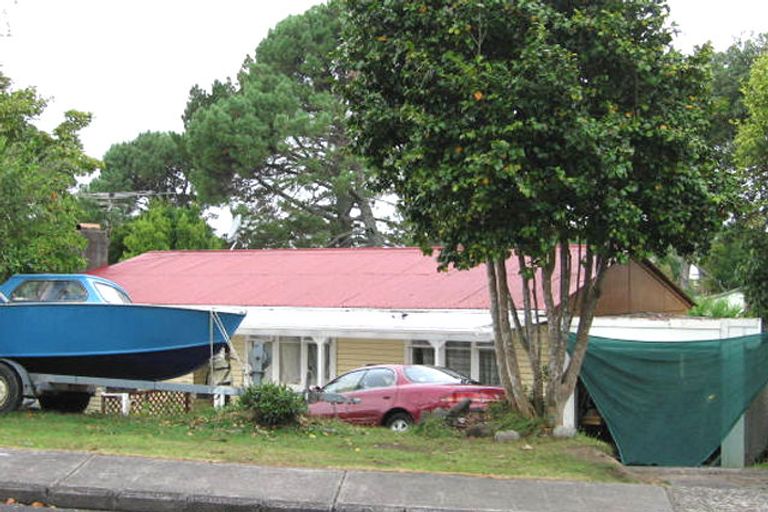 Photo of property in 28 Crystal Avenue, Glendene, Auckland, 0602