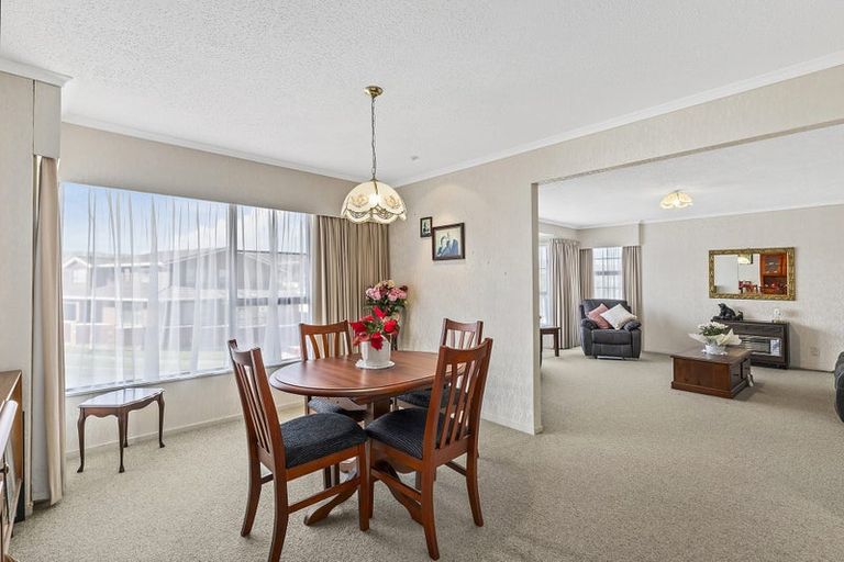 Photo of property in 87 Victory Crescent, Tawa, Wellington, 5028