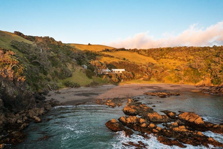 Photo of property in 350 Mcauslin Road, Whananaki, Hikurangi, 0181