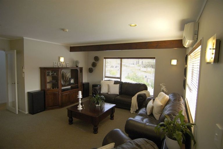 Photo of property in 6 Goodwin Place, Pinehaven, Upper Hutt, 5019