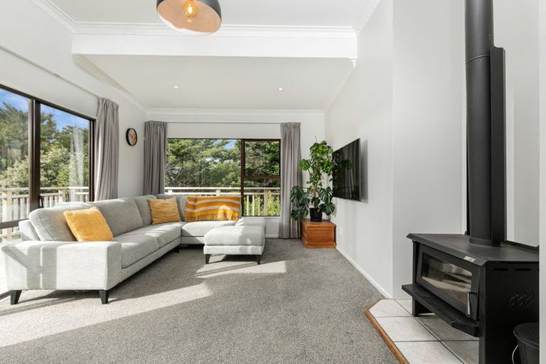 Photo of property in 2/3 Miriam Corban Heights, Henderson, Auckland, 0612
