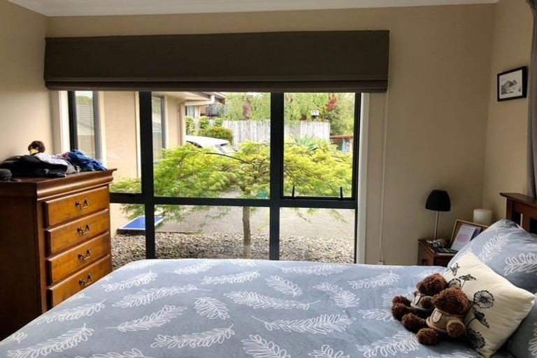 Photo of property in 22 Zefiro Drive, Massey, Auckland, 0614
