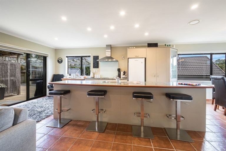 Photo of property in 6 Aotea Drive, Aotea, Porirua, 5024