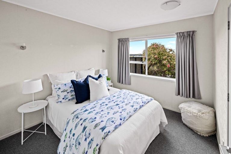 Photo of property in 12a Tower Hill, Stanmore Bay, Whangaparaoa, 0930