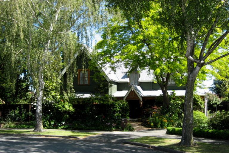 Photo of property in 12 Jamell Place, Avonhead, Christchurch, 8042