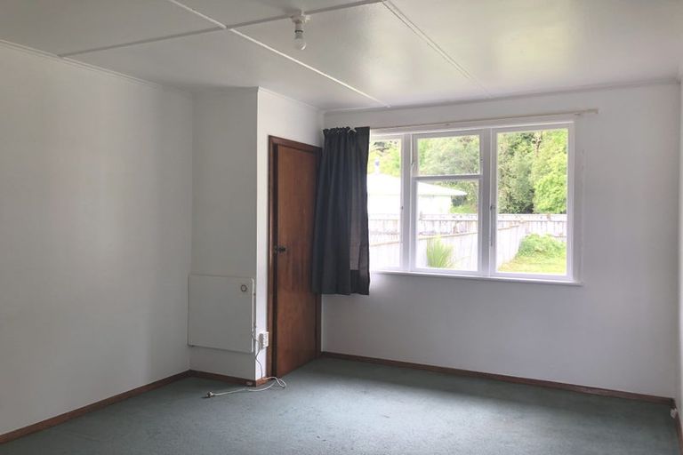 Photo of property in 388-390 George Street, Stokes Valley, Lower Hutt, 5019