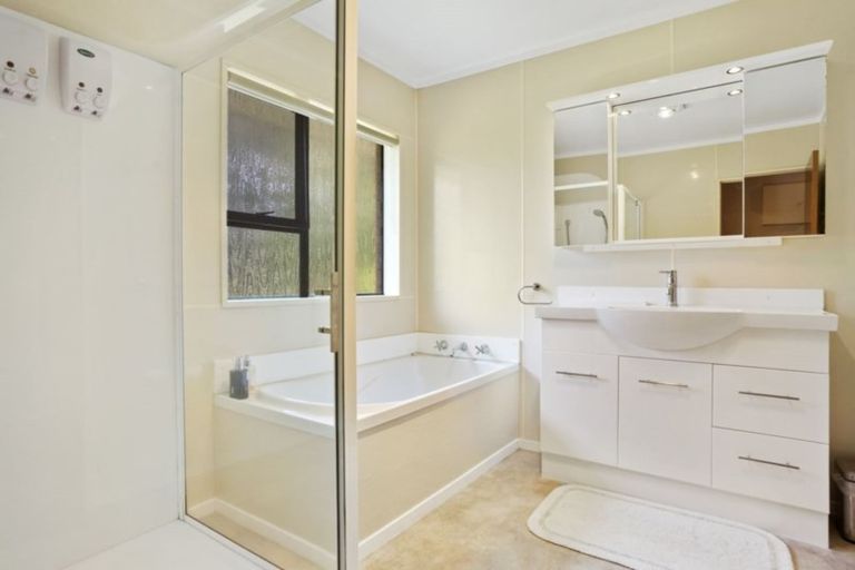 Photo of property in 37 Pohutukawa Drive, Athenree, Katikati, 3177