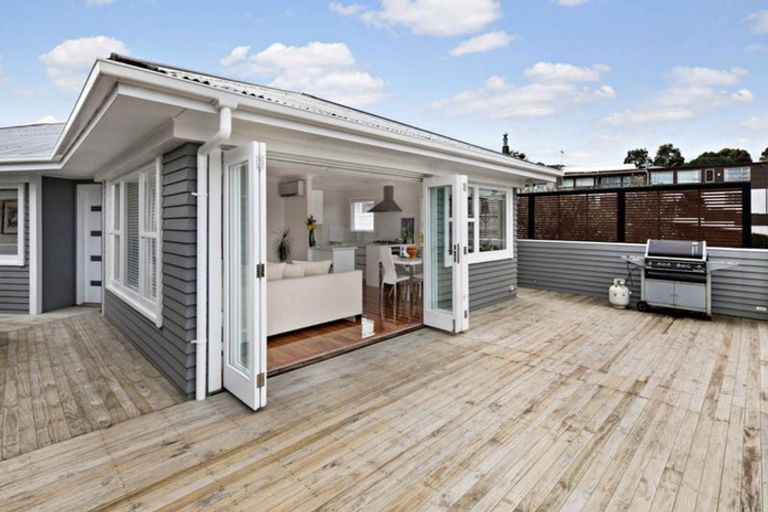 Photo of property in 16 Hadfield Street, Beach Haven, Auckland, 0626