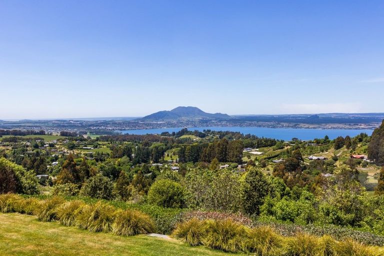 Photo of property in 121 Highland Drive, Acacia Bay, Taupo, 3385