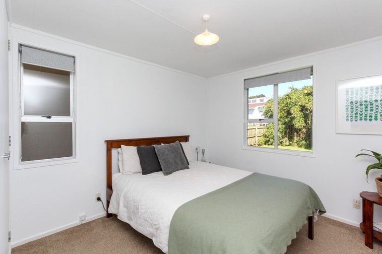 Photo of property in 119 Riversdale Drive, Merrilands, New Plymouth, 4312