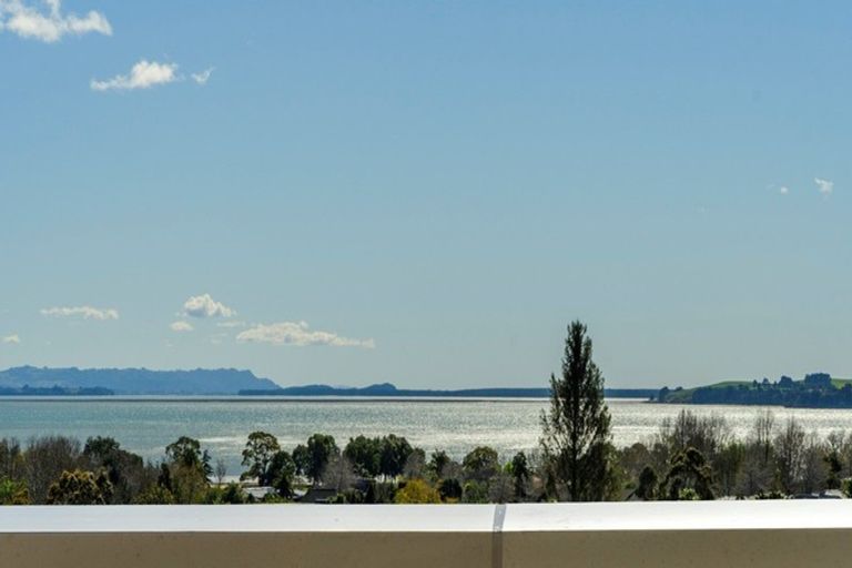 Photo of property in 86 Bert Wall Drive, Omokoroa, 3114