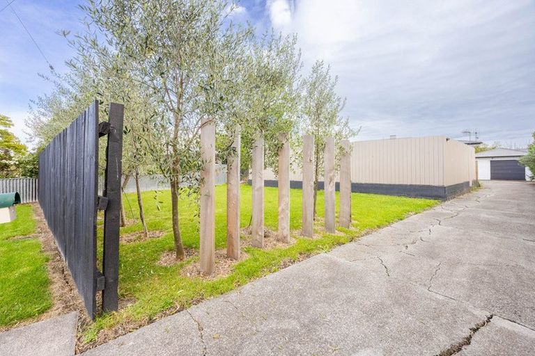 Photo of property in 1 Elliott Crescent, Havelock North, 4130