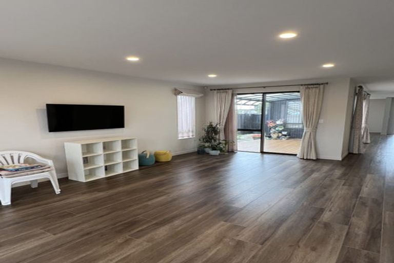 Photo of property in 10 Fjord Way, Karaka, Papakura, 2113