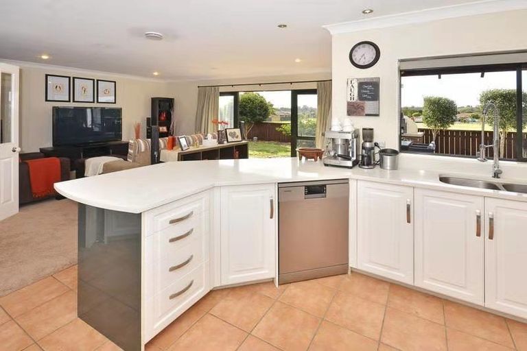 Photo of property in 22 Castlehill Court, Wattle Downs, Auckland, 2103